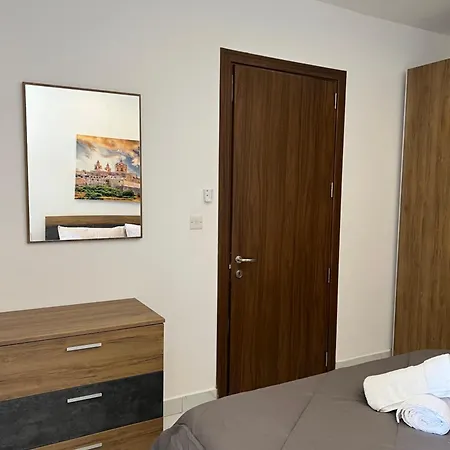 Number 8 Apartment *