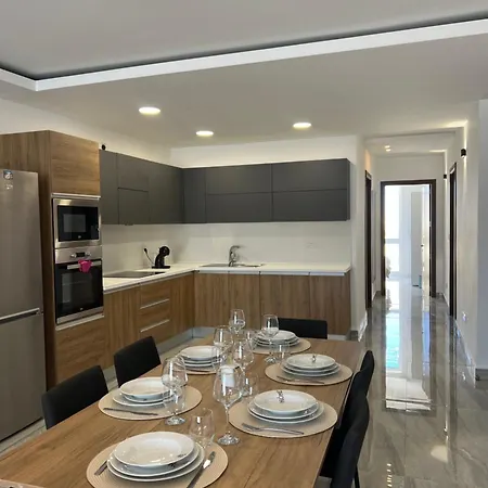 Number 8 Apartment San Ġiljan