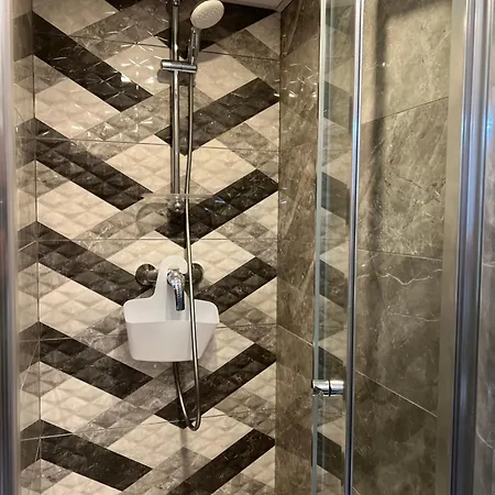 Number 8 * San Ġiljan