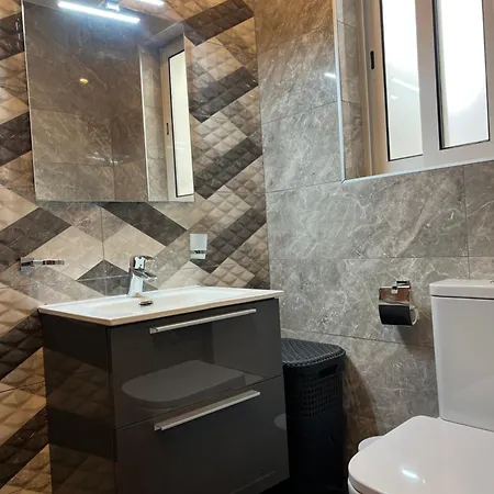 Number 8 Apartment San Ġiljan