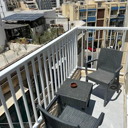 Number 8 Apartment San Ġiljan